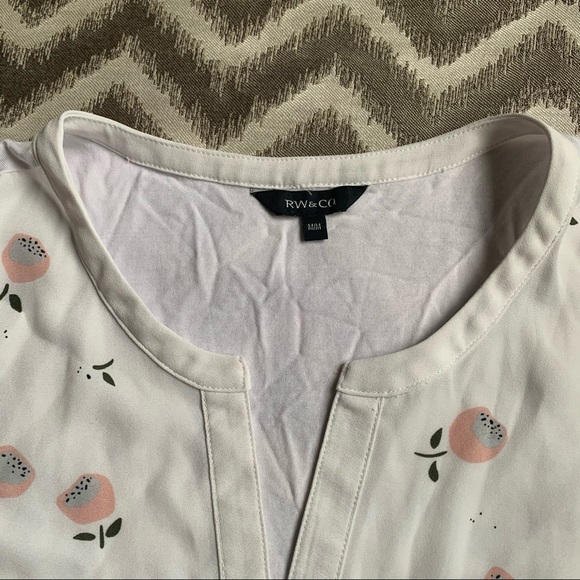 RW&CO. Women Top - Picture 3 of 3
